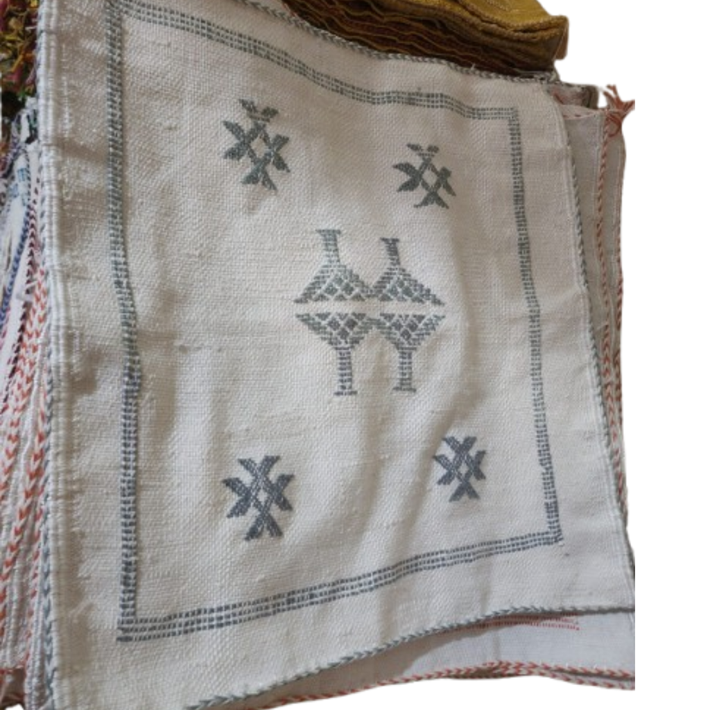 Coussin Sabra Blanc Gris & Broderies Berbères | Yamiriam