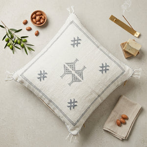 Coussin Sabra Blanc Gris & Broderies Berbères | Yamiriam