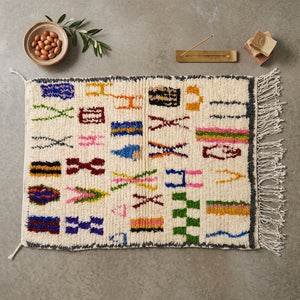 Tapis Azilal Bordures Sombres & Motifs Multicolores | Yamiriam