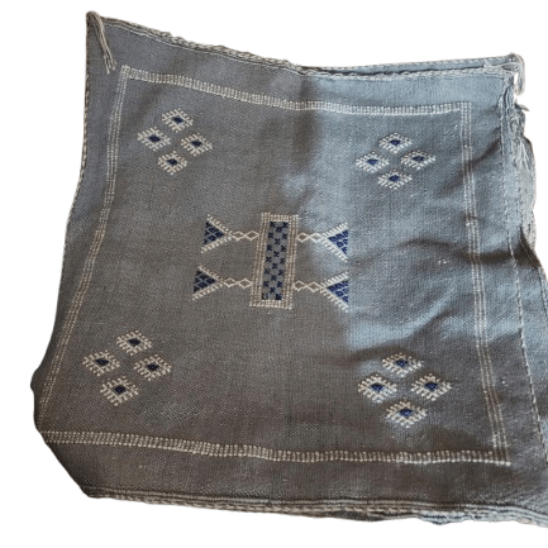 Coussin Sabra Gris Clair & Broderies Berbères | Yamiriam - YaMiriam