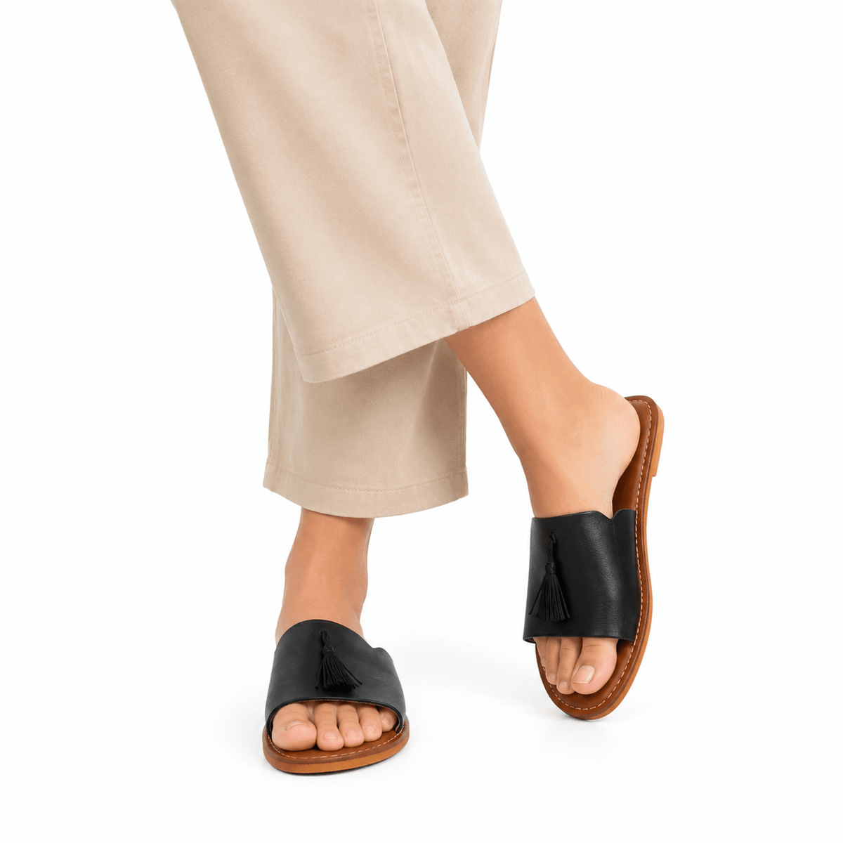 Sandales Femme Noires avec Pompon Élégance - YaMiriam