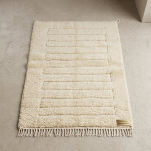 Tapis Beni Ourain Blanc Crème à Lignes en Relief | Yamiriam - YaMiriam