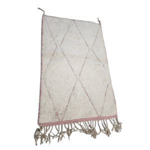 Tapis Beni Ourain Laine - Fond Blanc & Losanges Roses | Yamiriam - YaMiriam