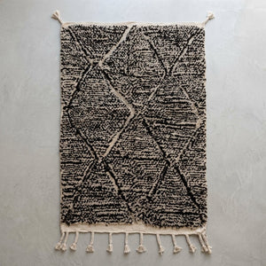 Tapis Beni Ourain Noir Losangé & Épais | Yamiriam - YaMiriam